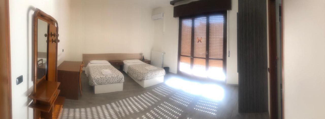 New Family Inn Pero Bagian luar foto