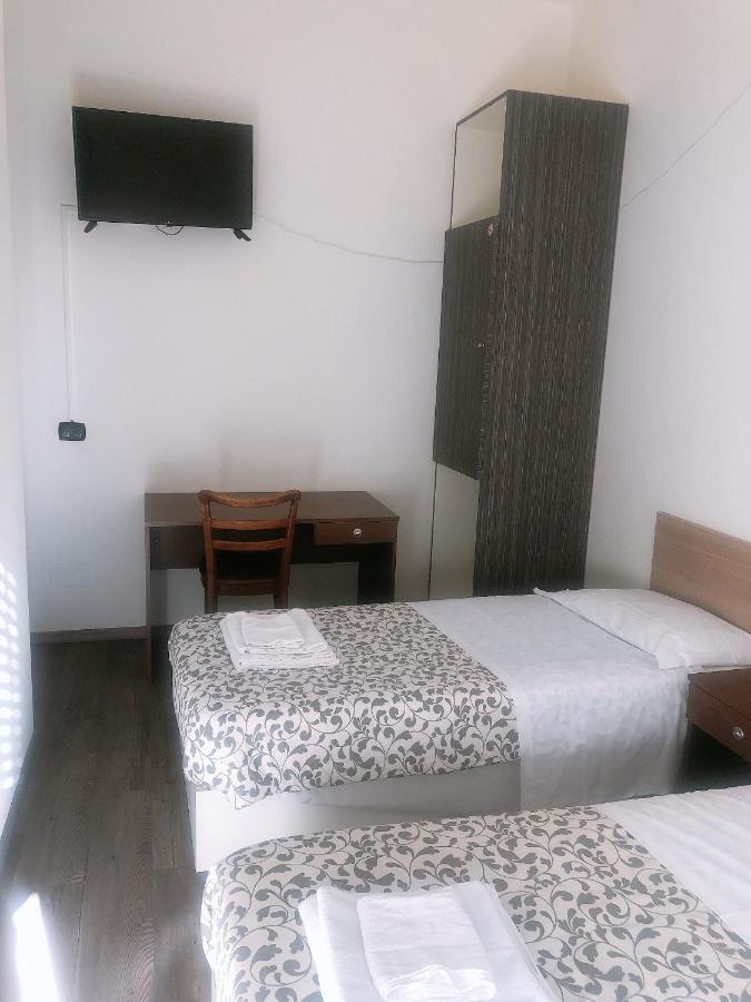 New Family Inn Pero Bagian luar foto